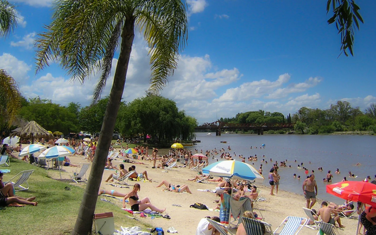Río y playa en Gualeguaychú